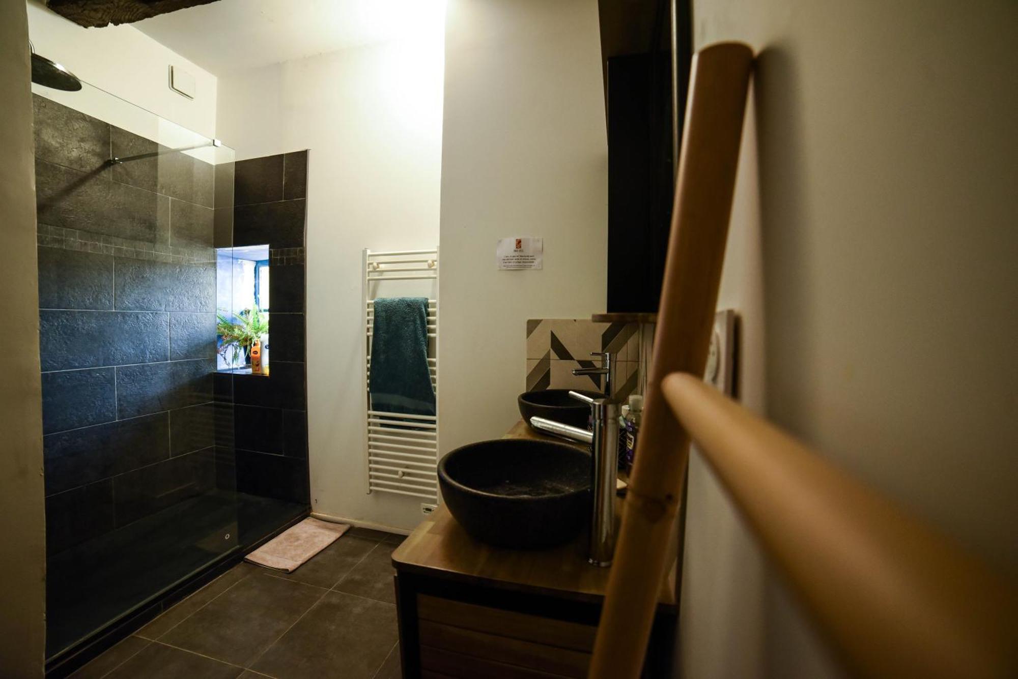 Amani Hostel La Réole Eksteriør bilde