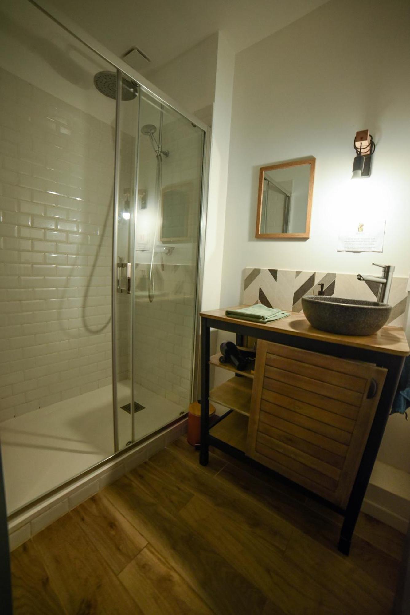 Amani Hostel La Réole Eksteriør bilde