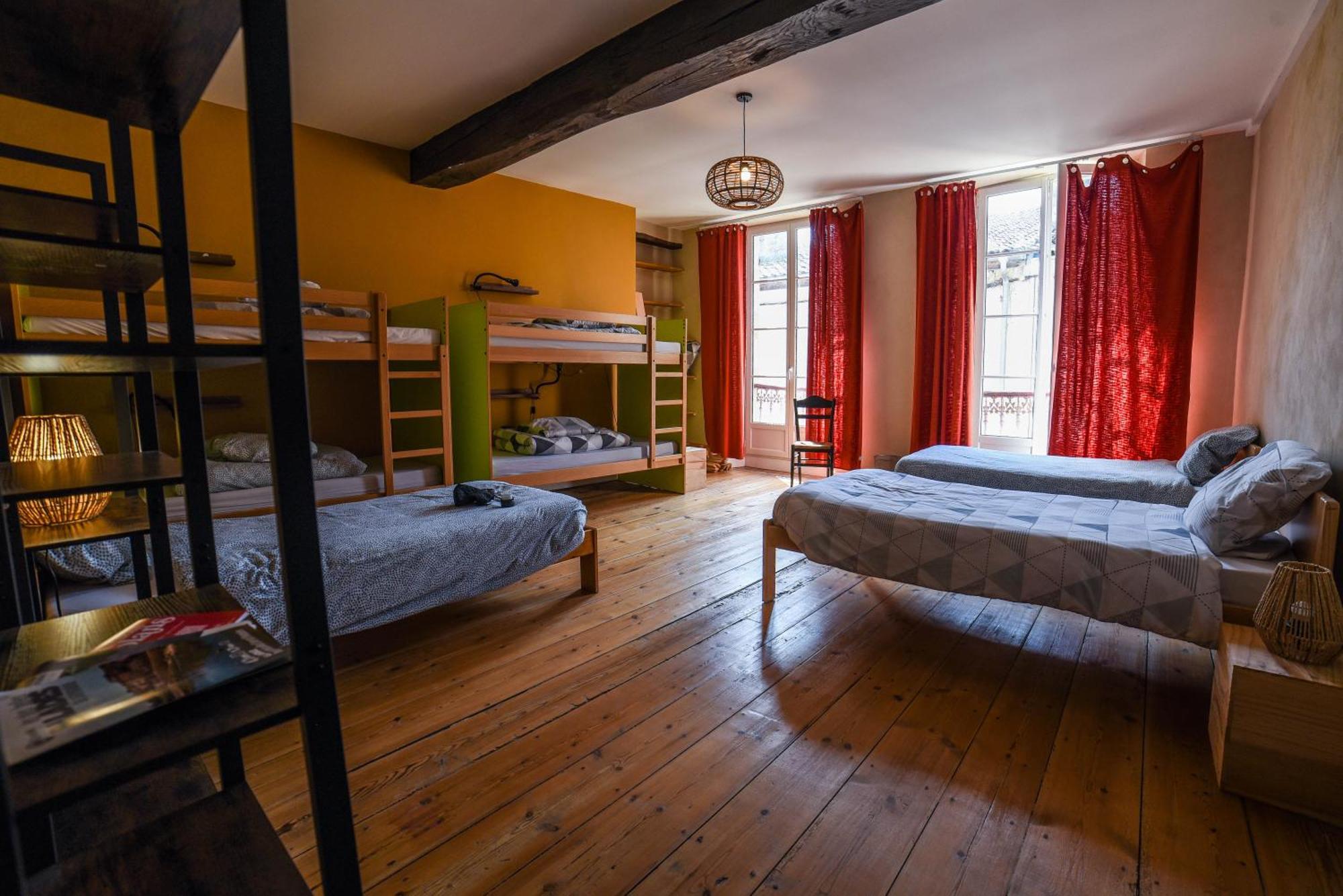 Amani Hostel La Réole Eksteriør bilde